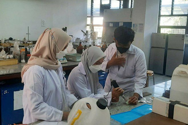 Pertama di Indonesia Ada Prodi Sains Analitik dan Instrumentasi Kimia