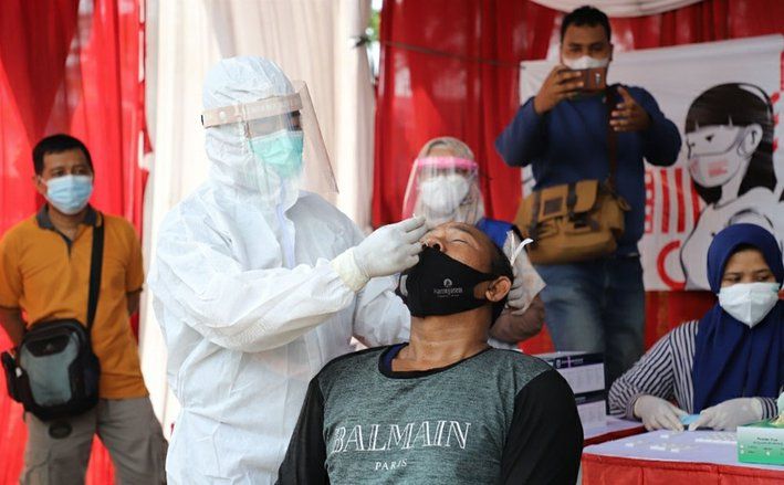 Melintas di Surabaya, Pengendara Jalani Test Antigen