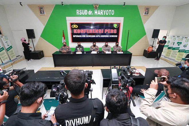 Tim DVI Mabes Polri Kembali Identifikasi 7 Jenazah Korban Semeru, Ini Datanya