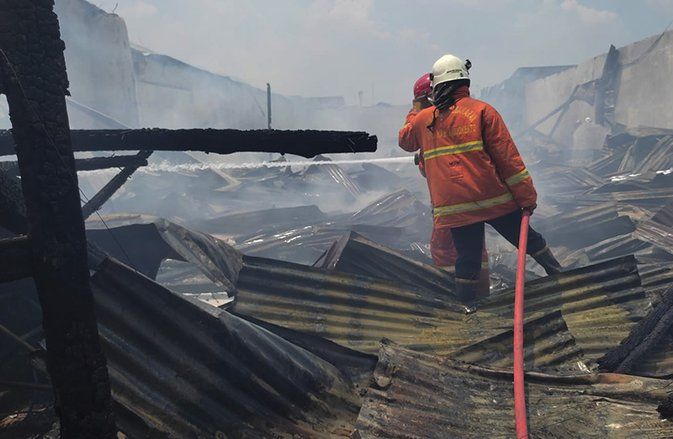Pabrik Mebel CV Alseason Furniture di Mojokerto Terbakar