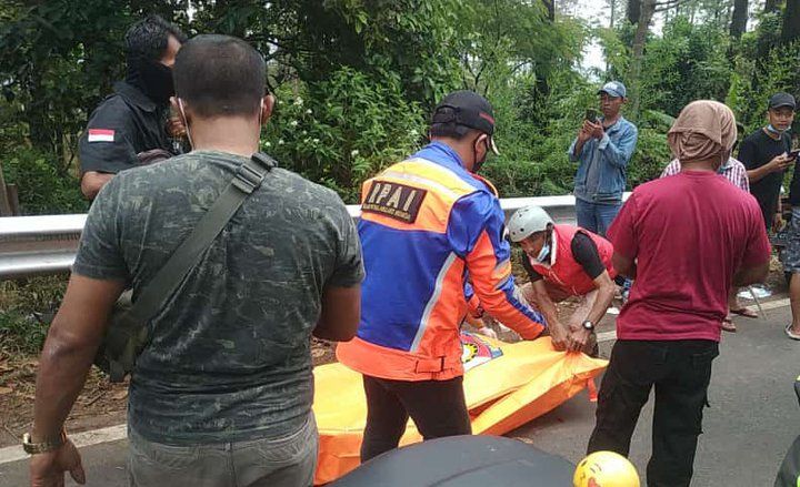Diduga Rem Motor Blong, Ibu Meninggal dan Anak Terluka di Jalur Maut Cangar