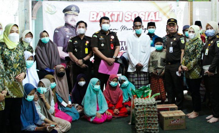 ejari Gresik Beri Bantuan ke Panti Asuhan dan Anjangsana Purnaja