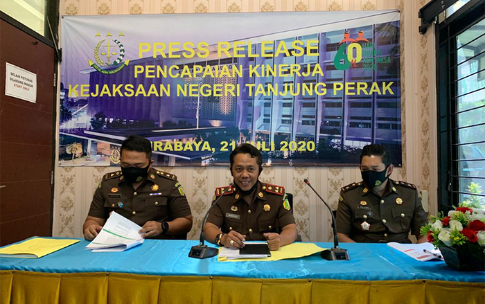 Kejari Perak Menyelamatkan dan Mengembalikan Kerugian Uang Negara Rp 387 Juta