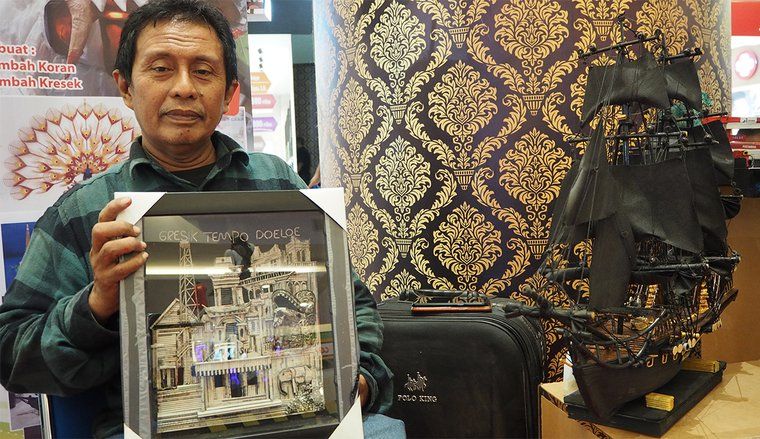 Pensiunan BUMN Sulap Koran Bekas Jadi Ornamen Jutaan Rupiah