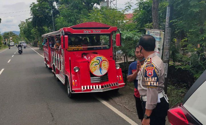Dianggap Berbahaya Bagi Keselamatan Penumpang, Polisi Hentikan Kereta Kelinci