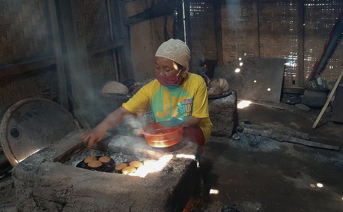 Mengenal Klemben, Jajan Lebaran Tradisi Banyuwangi yang Sedang Ramai Pesanan