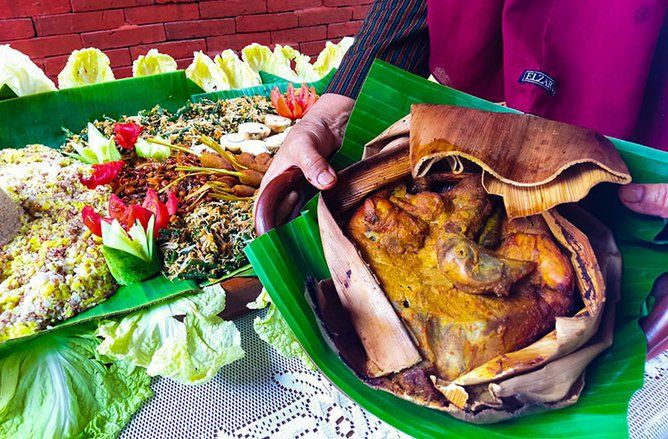 Nikmatnya Ayam Bakar Kemaron Mojokerto, Disajikan Dengan Menu Menarik