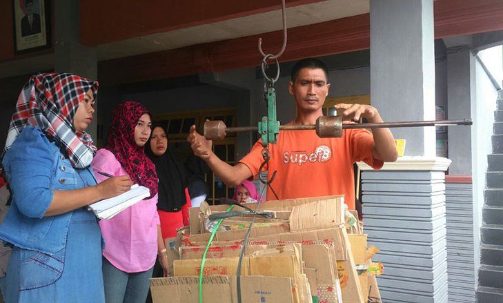 Warga di Lamongan Biayai Iuran BPJS dari Hasil Sampah