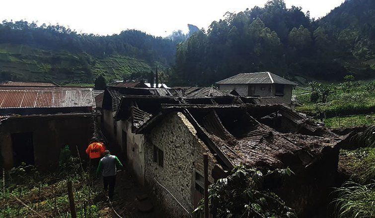 Dua Rumah Warga di Magetan Tertimpa Material Tanah Longsor