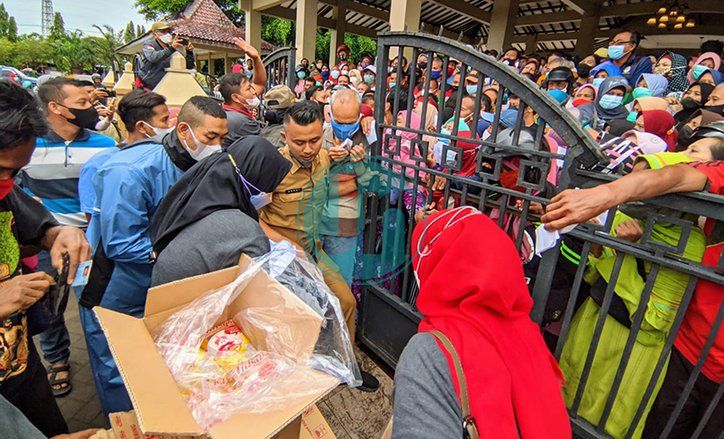 Operasi Pasar Minyak Goreng di Ponorogo Ricuh