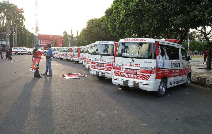 Bupati Hendy Hibahkan Mobil Ambulans Desa ke Pemerintah Desa