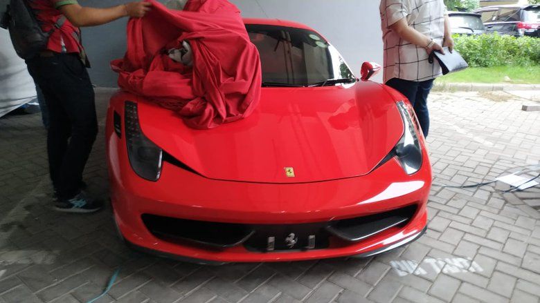 Pajak Mobil Mewah Mencapai Seratusan Juta