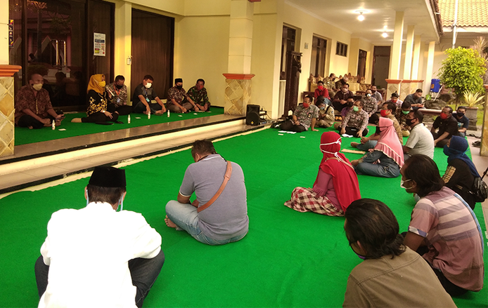 PKL Diajak Bukber, Ning Ita Longgarkan Jam Malam bagi Pedagang