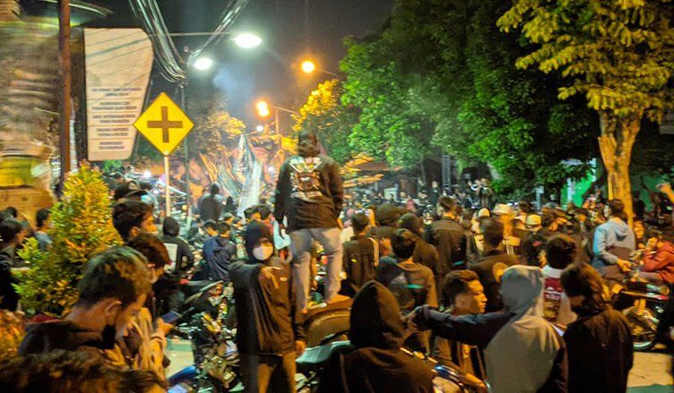 Tuntut Temukan Pelaku Pengeroyok Tiga Anggota PSHT, Ratusan Pesilat Mojokerto Datangi Polsek