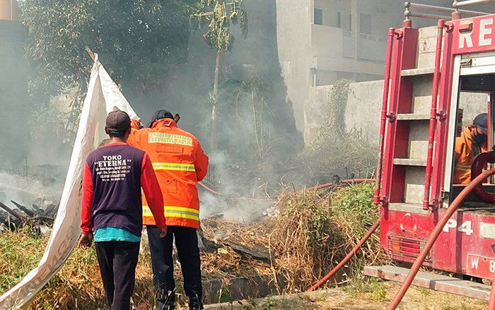 Musim&nbsp;Kemarau, Kebakaran Alang-alang dan Sampah di Gresik Mendominasi
