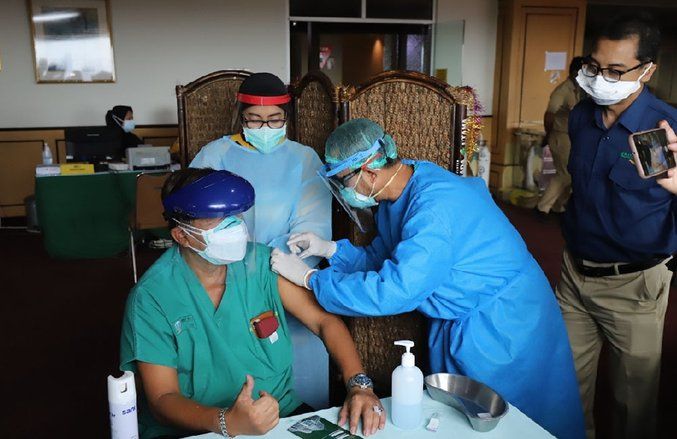 Lansia Jadi Proriotas Divaksin, Ini Alasannya