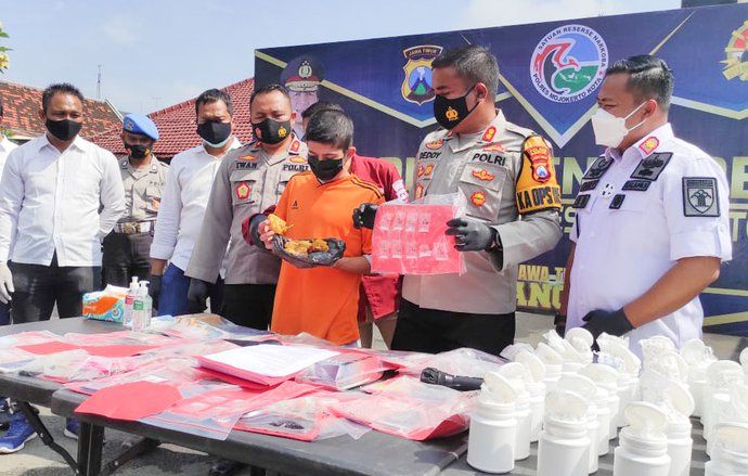 Perempuan Pembawa Gorengan Tahu Berisikan Narkoba Seberat 6,67 Gram Bebas