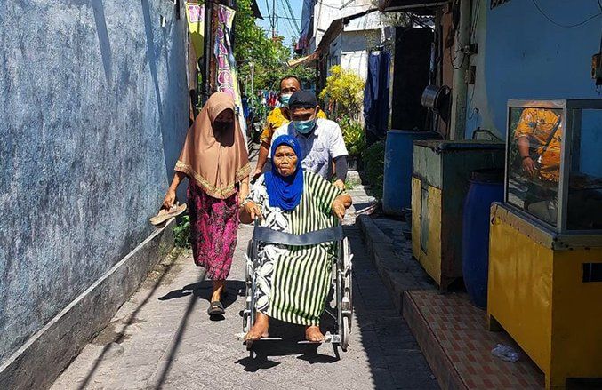Hidup Sebatang Kara, Nenek Kartiyem Dirawat di Griya Werdha