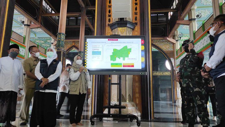 Cek Kesiapan Masjid Agung Al Fattah Mojokerto, Khofifah Beri Lampu Hijau Salat Id&nbsp;Berjemaah