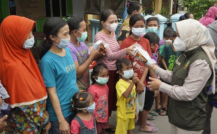 Tebarkan Energi Positif, Ning Ita Gencarkan Gerakan Jumat Barokah 