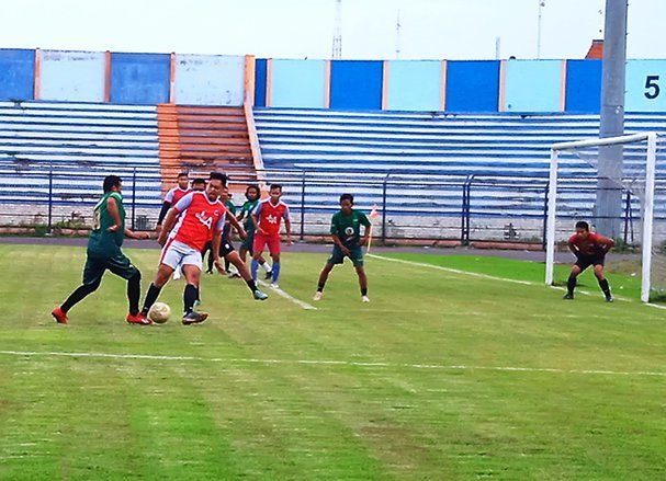 Dispora Lamongan Lakoni Pertandingan Sepak Bola Persahabatan