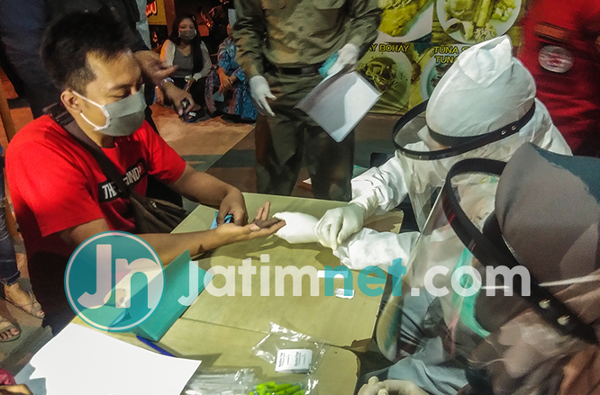Terjaring Razia Jam Malam, 338 Pengguna Jalan dan Pengunjung Warkop Jalani <em>Rapid Test</em>