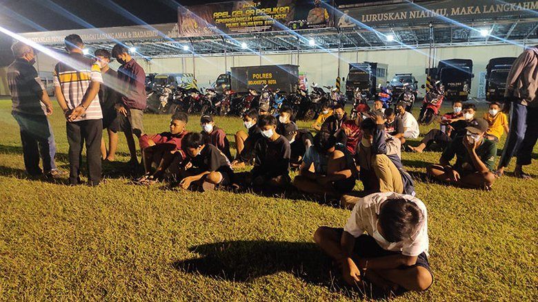 Operasi Patuh Semeru, Polisi Amankan Penunggang 'Kuda Besi' Liar di Belakang TPA Mojokerto