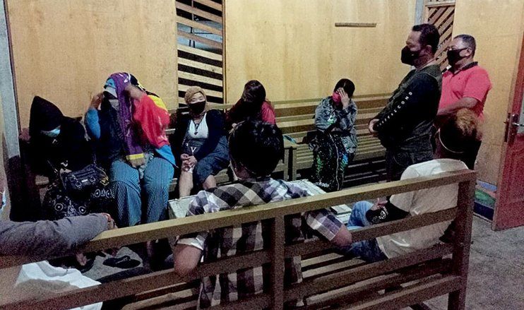 Gelar Operasi Pekat, 5 PSK dan Waria di Probolinggo Diamankan