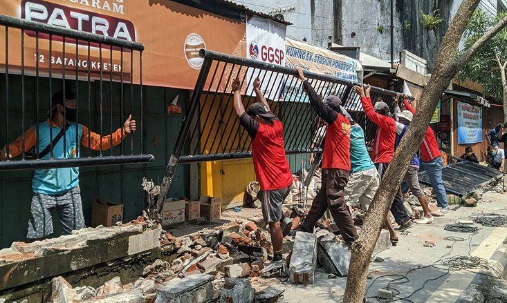 Untuk Kenyamanan,&nbsp;Pagar Mengelilingi Pedagang Pasar eksstasiun Dirobohkan