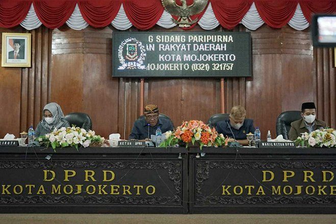 Ning Ita Tanggapi Soal Raperda Perubahan APBD&nbsp;Kota Mojokerto 2022 di Rapat Paripurna DPRD