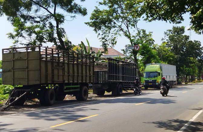 Parkir Liar Kendaraan Bertonase Besar di Probolinggo Marak, Dishub Tidak Bisa Beri Tindakan