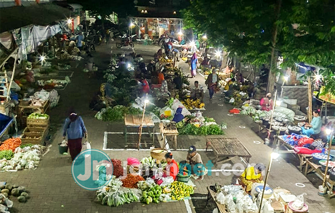 Cegah Covid-19, Pasar di Probolinggo Berlakukan <em>Physical Distancing</em>