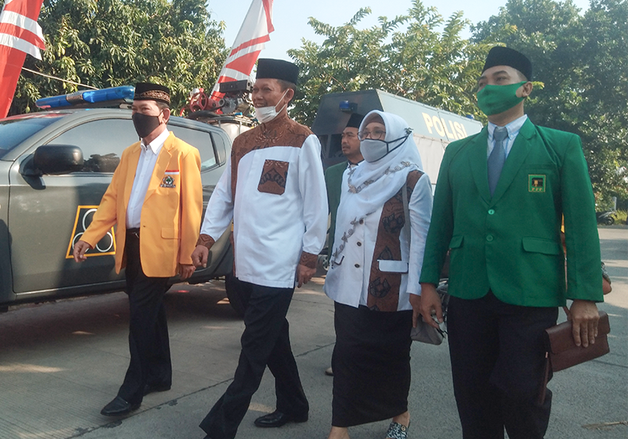 Pendaftar Pertama ke KPU, Bapaslon Yoko-Nisa Optimis Menang di Pilkada Mojokerto