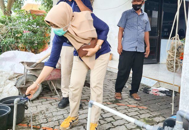 Tidak Dapat Pasokan Aliran Air PDAM, Warga Gresik Menjerit