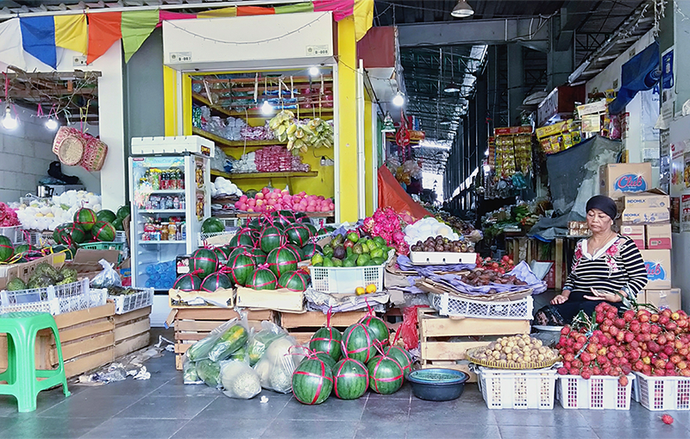 Wabah Covid-19 Hadang Pengunjung Pasar Tradisional, Pedagang Kecil Menjerit