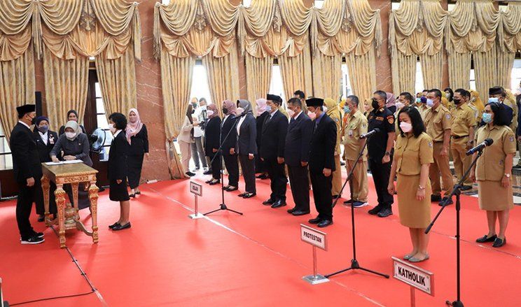 Sejumlah Pejabat Pemkot Surabaya Dimutasi