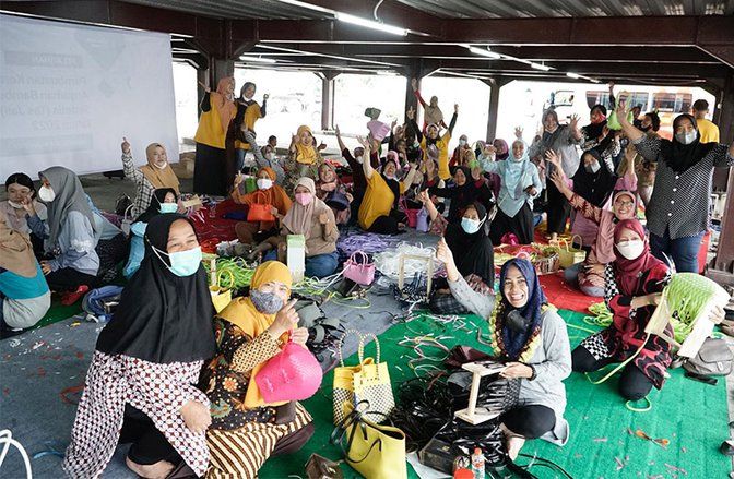 Pemkot Mojokerto Beri Pendampingan dan Pelatihan Kerajinan Anyaman Bambu Sintesis