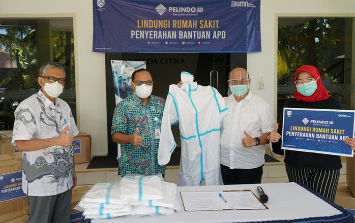 Pelindo III Salurkan 2000 Hazmat ke RS PHC Surabaya