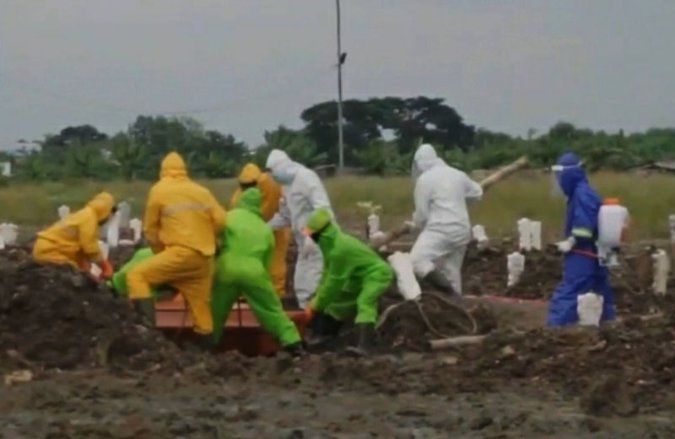 Sebaran Covid-19 Turun, Pemakaman Prokes di Surabaya Nol
