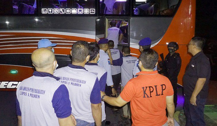 Kanwil Kemenkumham Jatim Pindahkan 34 WBP Risiko Tinggi Ke Nusa Kambangan