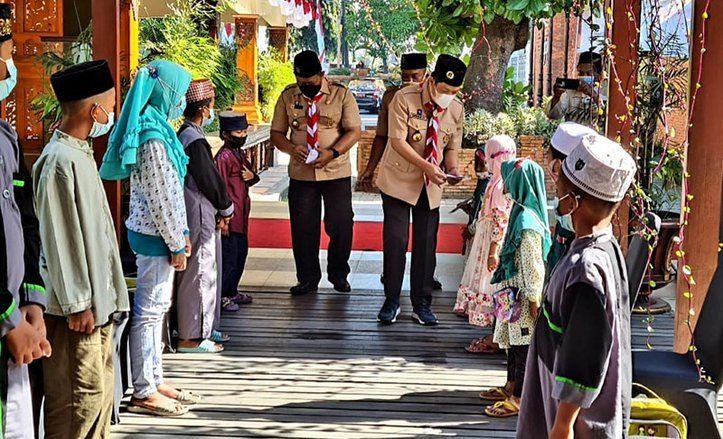Peringati Hari Pramuka, Kwarcab Kota Mojokerto Santuni Puluhan Anak Yatim