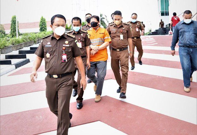 Diperiksa 5 Jam, Kejati Jatim Tahan Tersangka Dugaan Kredit Fiktif Bank Jatim Rp 11 Miliar