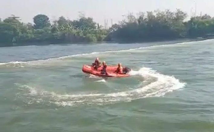 Asyik Mancing, Pria Asal Jombang  Terpleset dan Jatuh di DAM Sipon