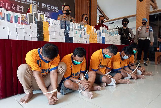 Sindikat Pencurian Konter Ponsel di Madiun Dibekuk Polisi