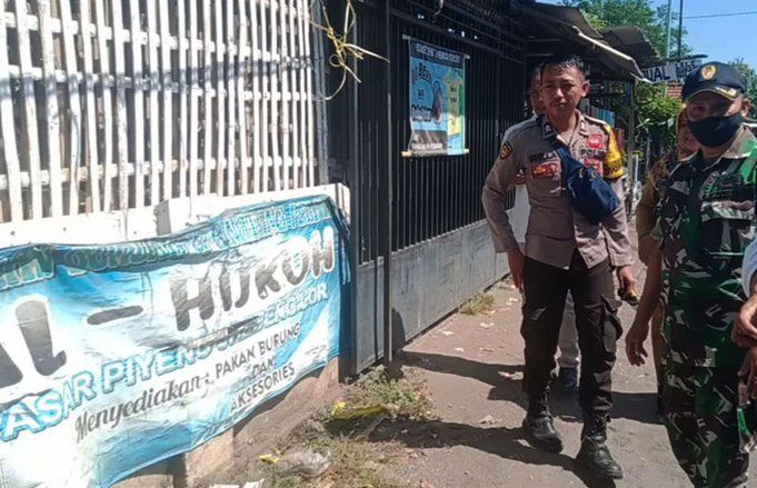 Dianggap Ilegal, PUSDA Jatim Tertibkan Lapak Pedagang Tak Berizin di Pasar Piyeng, Probolinggo