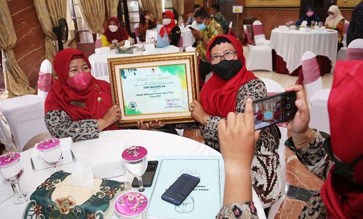 11 Sekolah di Surabaya Raih Penghargaan Adiwiyata Provinsi