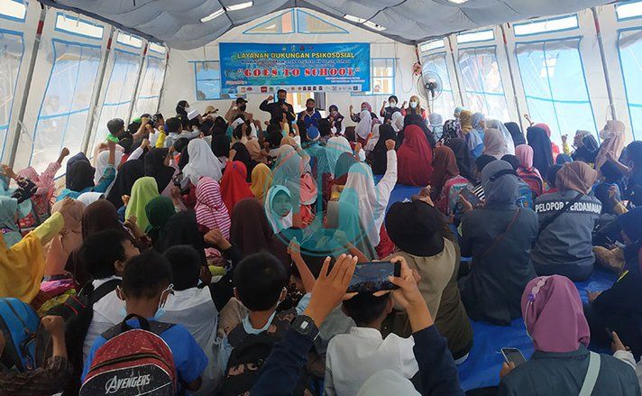 Anak yang Lahir di Pengungsian Erupsi Gunung Semeru Secepat Mungkin Dibuatkan Akta Kelahiran