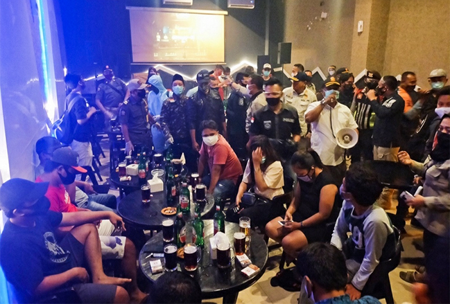 Melanggar Protokol Kesehatan, Pengunjung Tempat Hiburan Malam di Surabaya Kena Sanksi