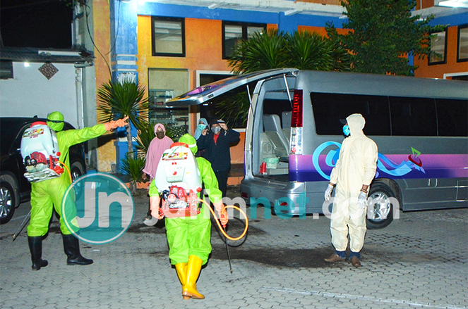 Satgas Covid-19 di Situbondo Melakukan Penjemputan Pasien Untuk Jalani Karantina Berlangsung Haru