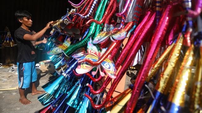 Penjual Terompet Tahun Baru di Surabaya Dilarang Berjualan